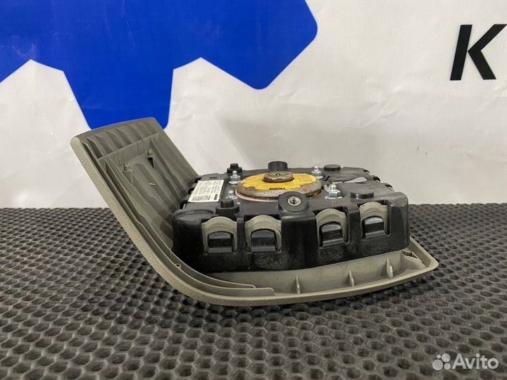 Подушка безопасности водителя Volvo FH4 82879399