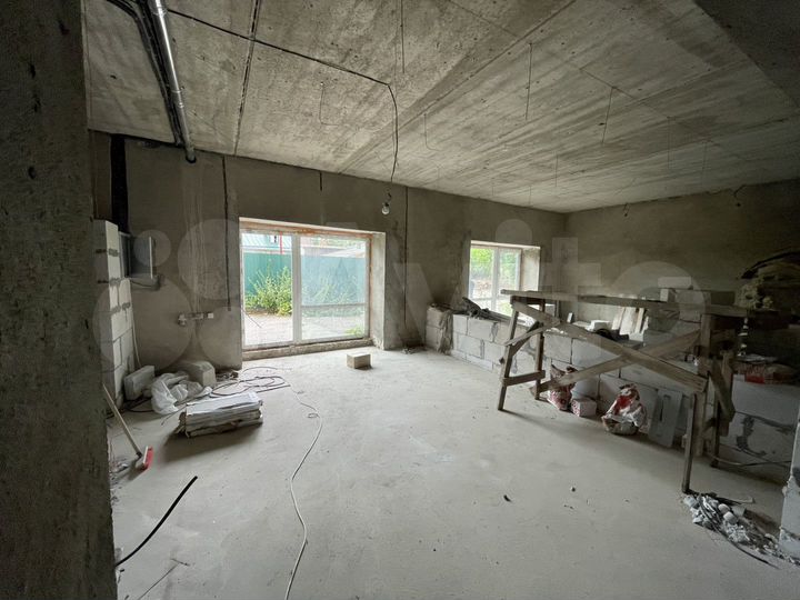 3-к. квартира, 100 м², 1/3 эт.