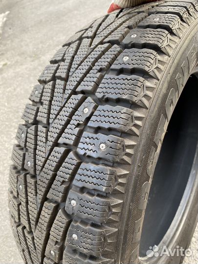 Roadstone Winguard WinSpike SUV 225/60 R17