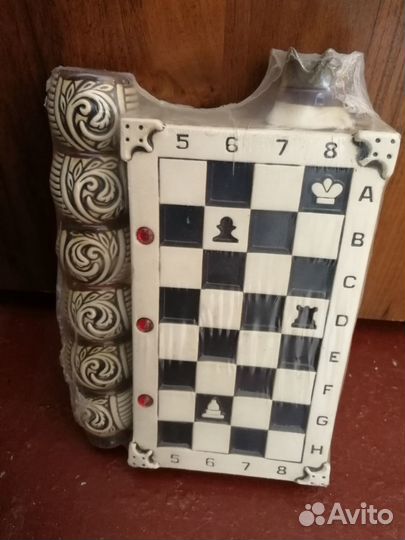 Графин с рюмками