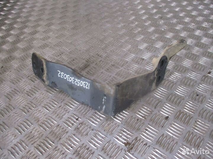 Кронштейн кабины справа Mercedes-Benz A9303100569