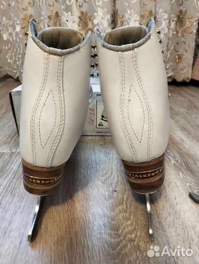 Фигурные коньки Jackson freestyle 3.5C