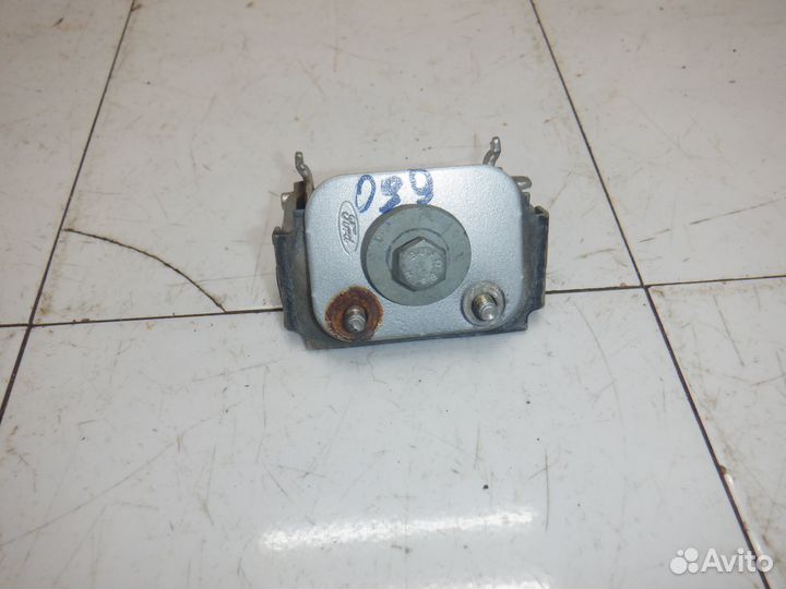 Петля двери багажника Focus 1