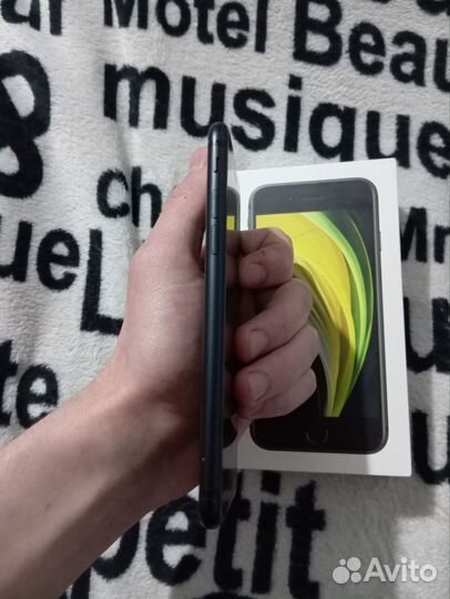 iPhone SE (2020), 128 ГБ