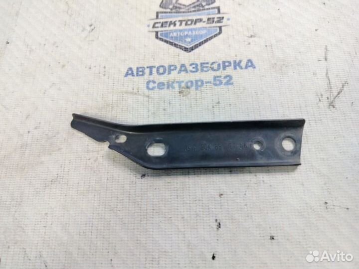 Кронштейн бампера передний левый Mercedes W204