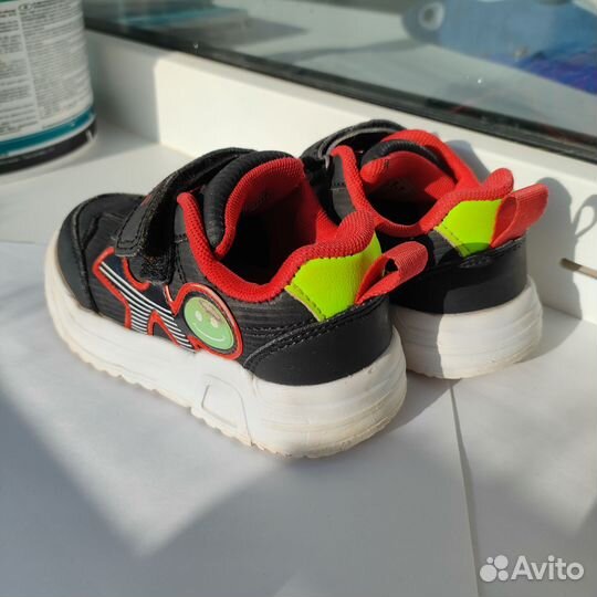 Кроссовки детские 24 размер