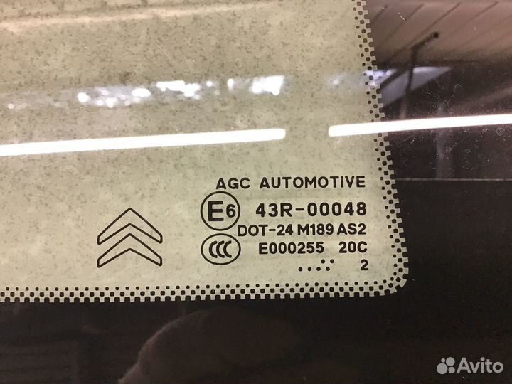 Стекло кузовное глухое правое Citroen C3 2009-2016