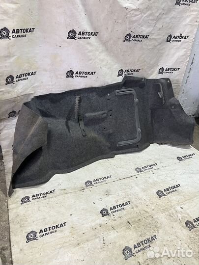 Обшивка багажника правая Nissan Primera P11