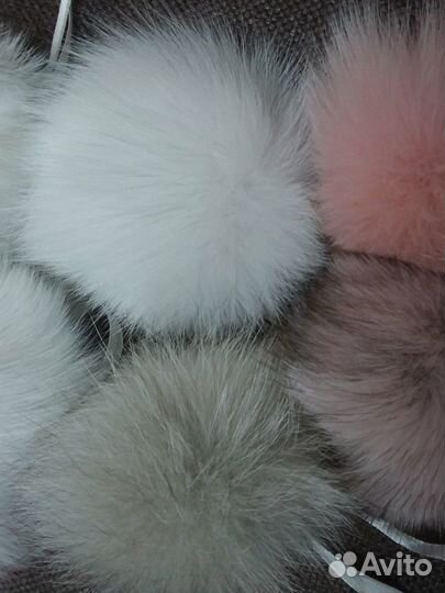 Помпон на шапку меховой натуральный