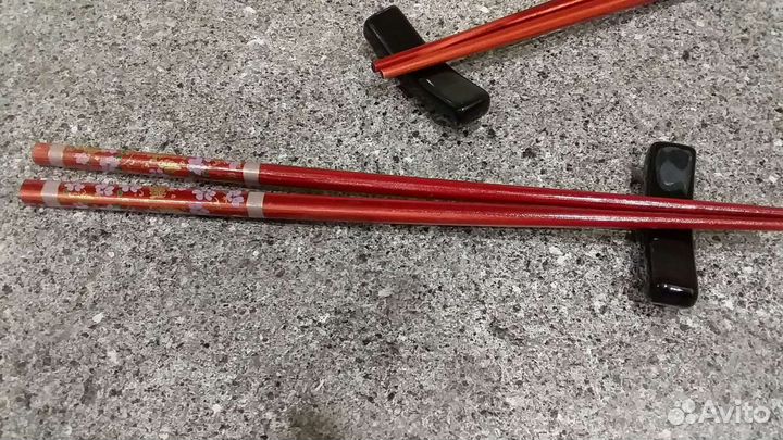 Палочки для роллов и соусницы