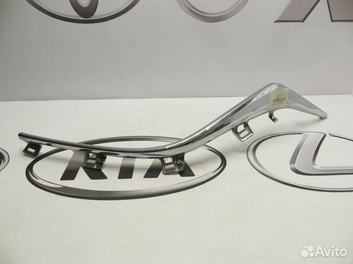 Молдинг решетки радиатора Mazda 3 BM