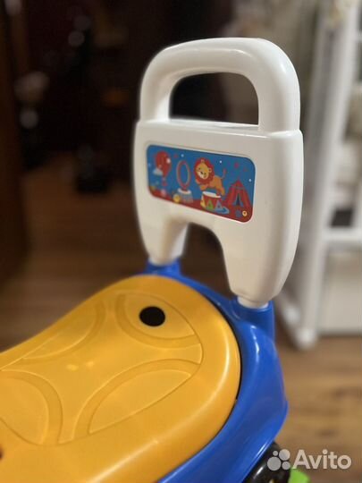 Машинка-каталка baby go