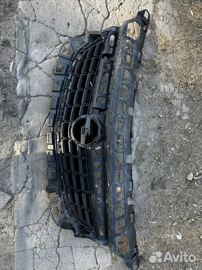 Решетка opel astra j 2010