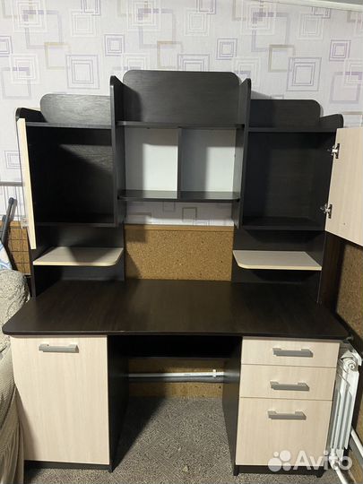 Продается письменный стол