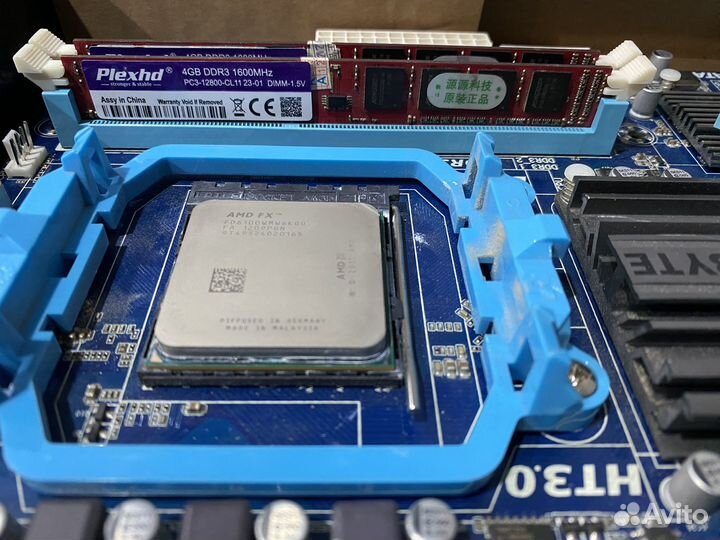 Материнская плата с процессором и памятью