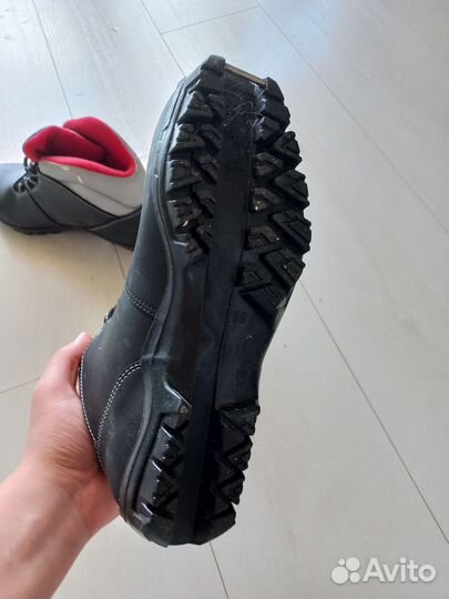 Продам лыжные ботинки