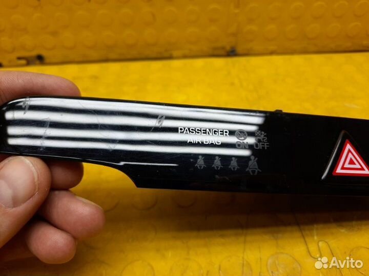 Кнопка аварийной сигнализации Hyundai Tucson D4HA