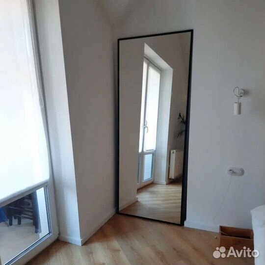 Напольное зеркало