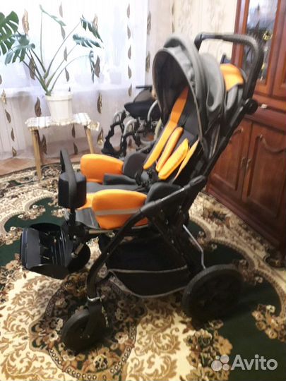 Коляска для ребёнка инвалада