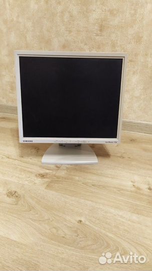 Монитор SAMSUNG