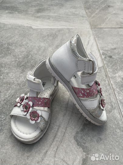 Босоножки для девочки