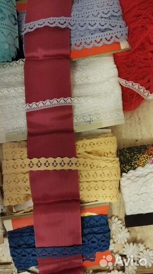 Тесьма, бахрома, кружево, ленты атласные