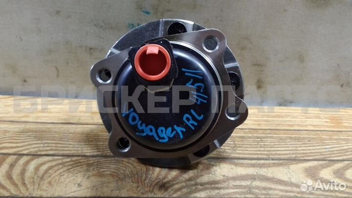 Ступица задняя левая Крайслер Вояджер RG / RS