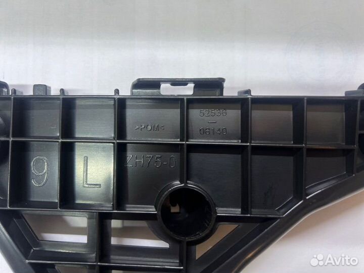 Кронштейн бампера передний левый Toyota Camry