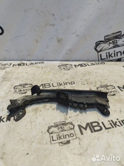 Уплотнитель трубок кондиционера правый Mercedes