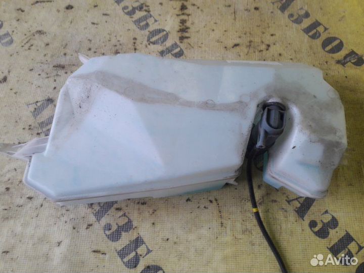 Бачок омывателя лобового стекла Nissan Almera