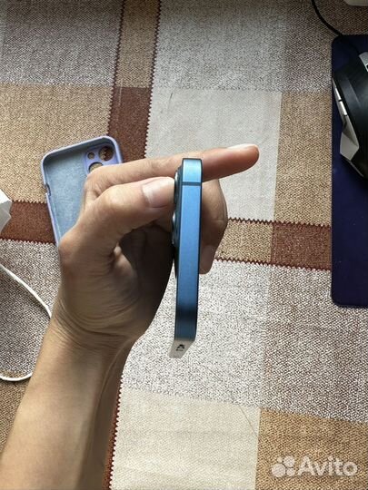 Телефон iPhone 13