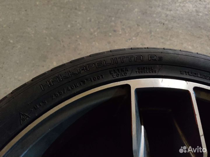 Audi Replica R19 Nokian 255/40/R19