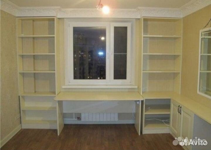 Детская рабочая зона у окна