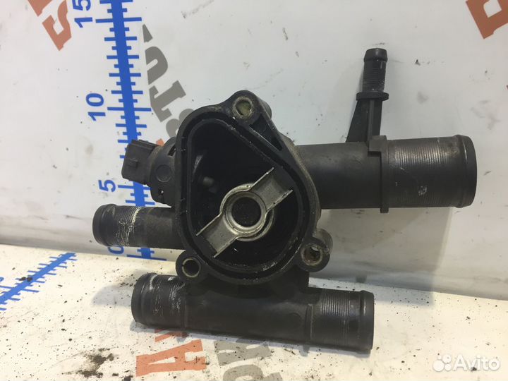 Рено Трафик Корпус термостата