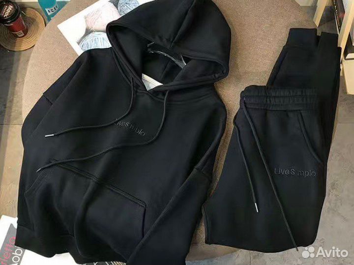 Спортивный костюм женский