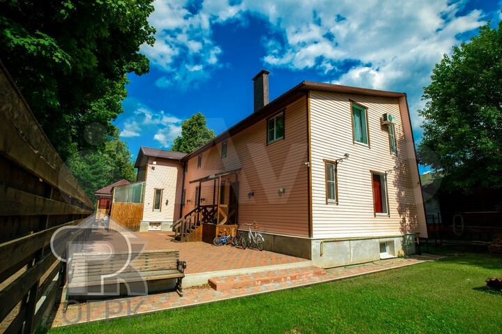 Дом 645 м² на участке 8 сот.