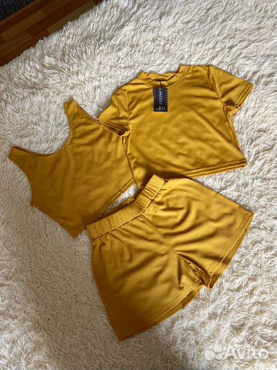 Костюм женский