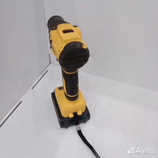 Шуруповерт DeWalt XR 18V (Рассрочка / Б3)