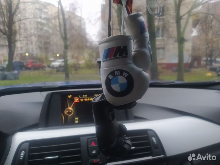 Сувенирные перчатки для фанатов BMW