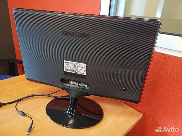 Монитор Samsung