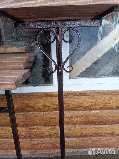 Стол и лавочка на кладбище