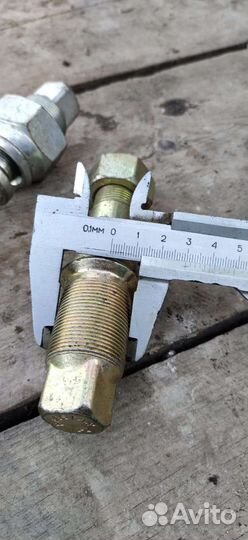 Шпильки, футорки, гайки