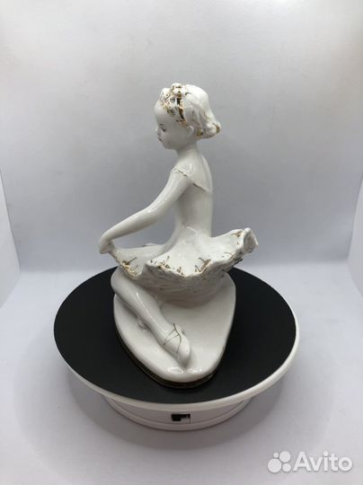 Фарфоровая Статуэтка 