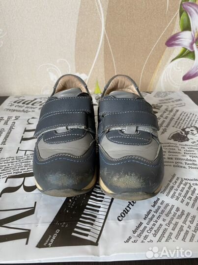 Кроссовки 26