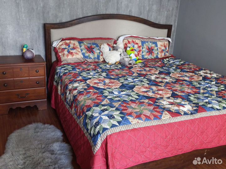 Кровать двухспальная с матрасом