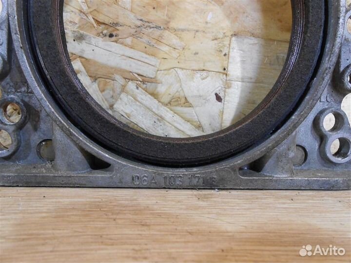 Крышка коленвала передняя Audi A4 B6 1.8T 2001