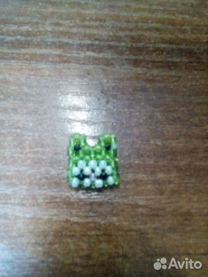 Кот из бисера в капюшоне лягушки ручная работа