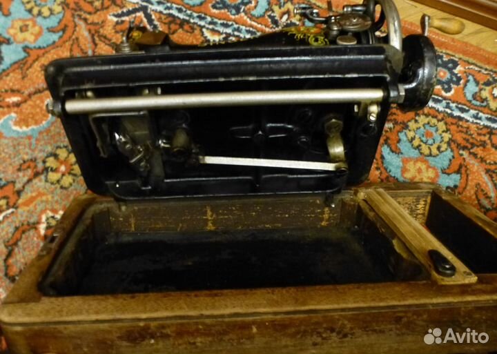 Швейная машинка Зингер