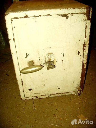 Сейф старинный