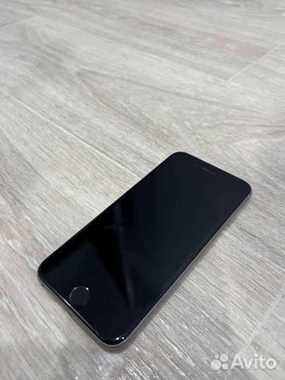 Телефон iPhone 6s